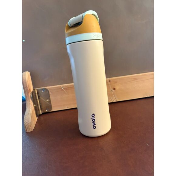 24 oz Stainless Steel Owala Water Bottle - Picture 4 of 8